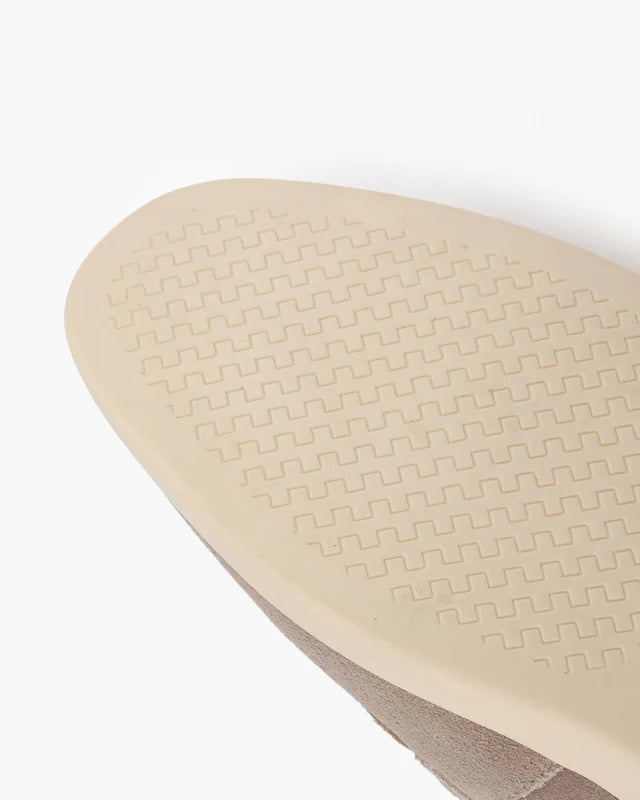 Florence Suede Derbies – Classic Laced Design